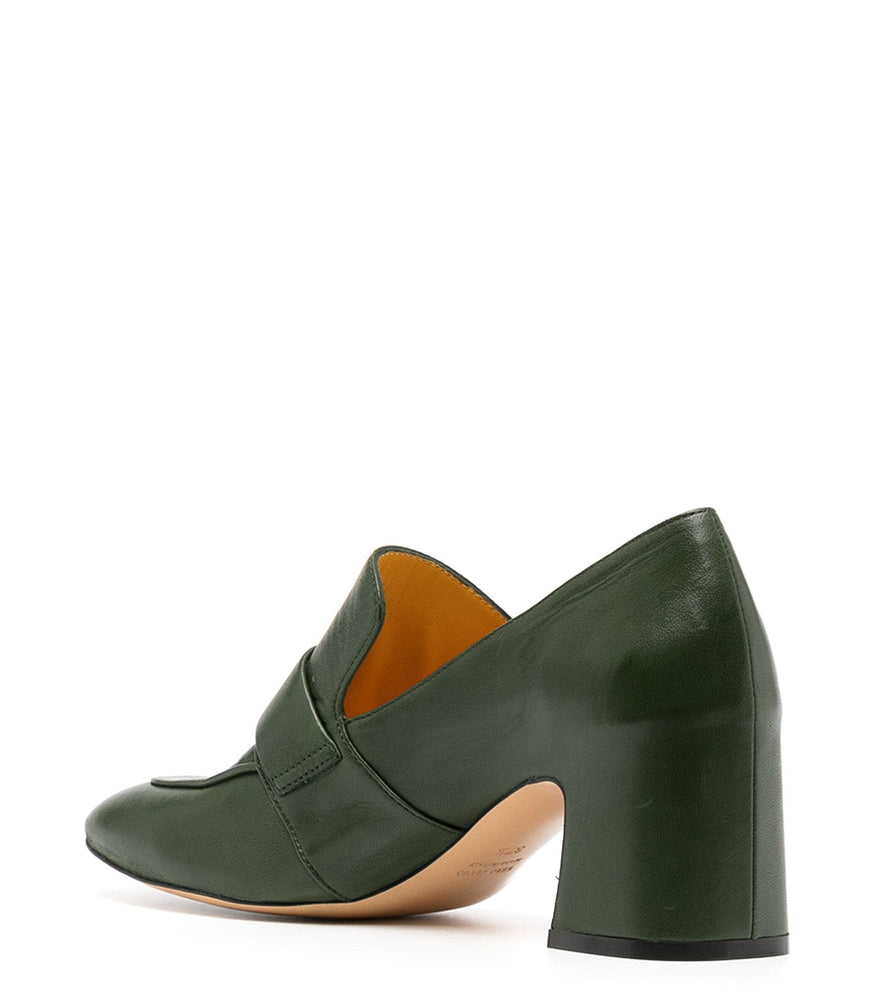 
                      
                        Mocasín con tacón de cerradura de cuero verde
                      
                    