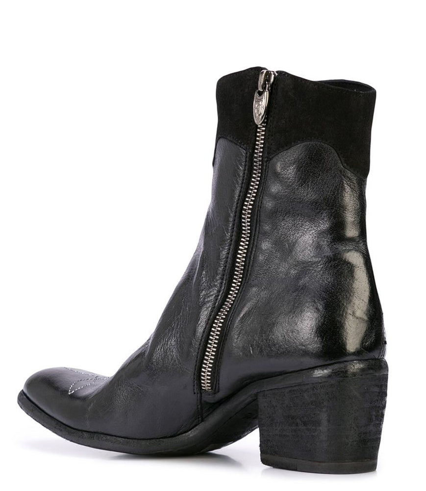 
                      
                        BLACK LEATHER ROUND TOE BOOT W/ SILVER STAR DETAIL
                      
                    